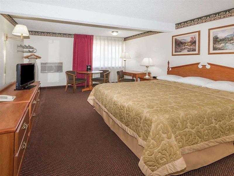 Super 8 By Wyndham Laramie Hotel Ngoại thất bức ảnh