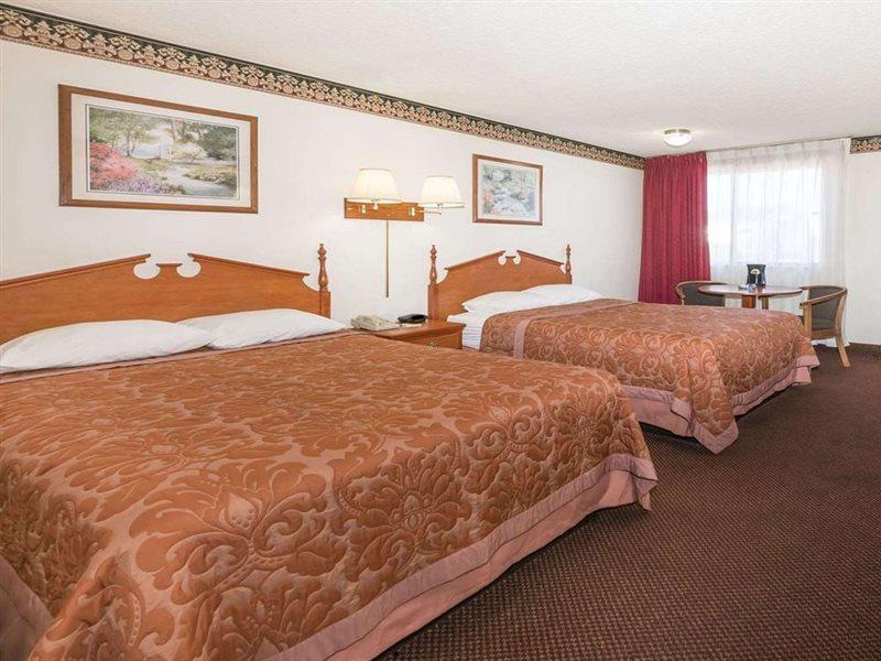 Super 8 By Wyndham Laramie Hotel Ngoại thất bức ảnh